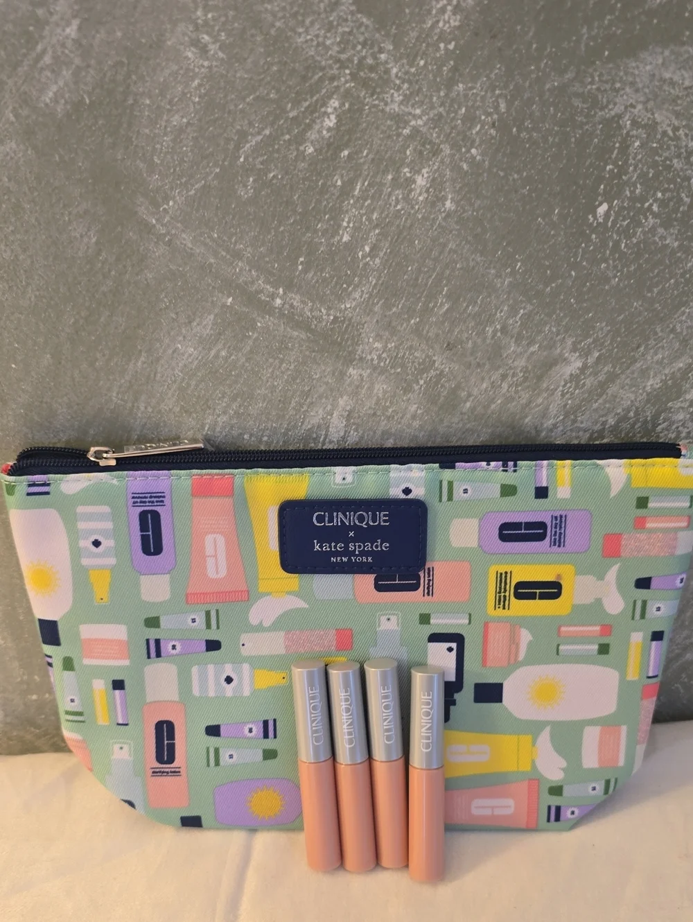 Clinique Cosmetic Pouch & 4 Clinique Airkiss Pop Creamy Lip Gloss New